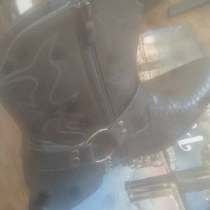 I am selling boots